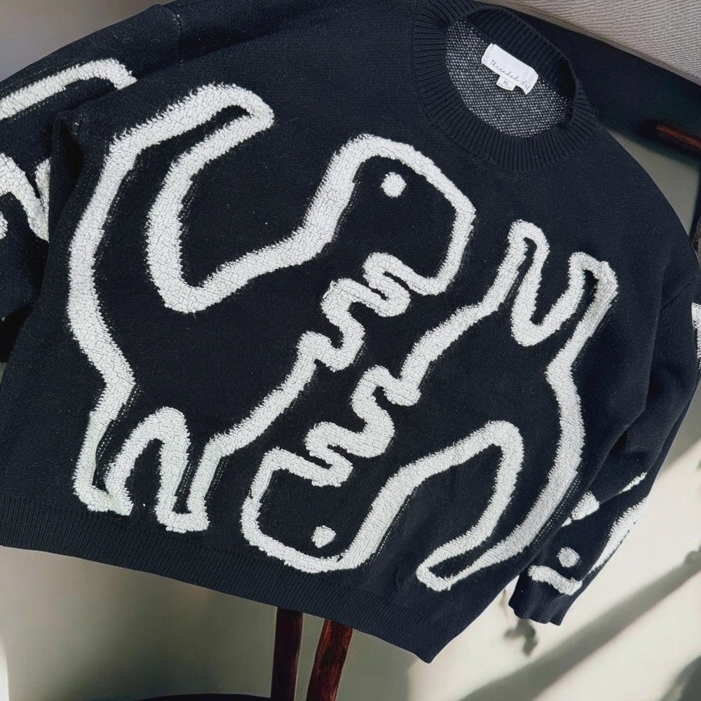 Threaded Leaf Dinosaur Sweater‎ Unisex XL Cozy Graphic Crewneck Knit Black White